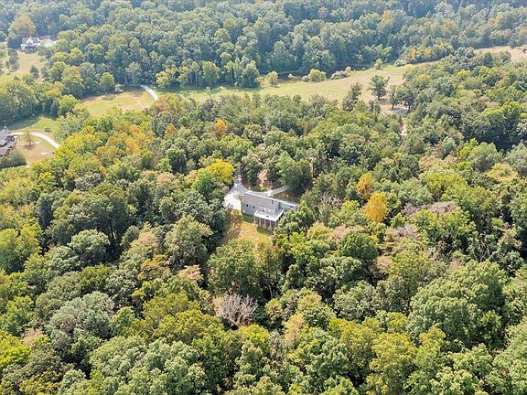 4th image of 207 Huntingwood Ln