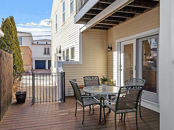 3rd image of 14 Vernon St #14