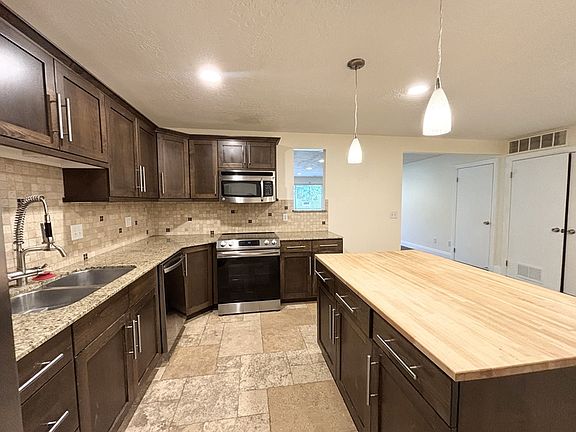 3rd image of 1560 E Stratford Ave #5