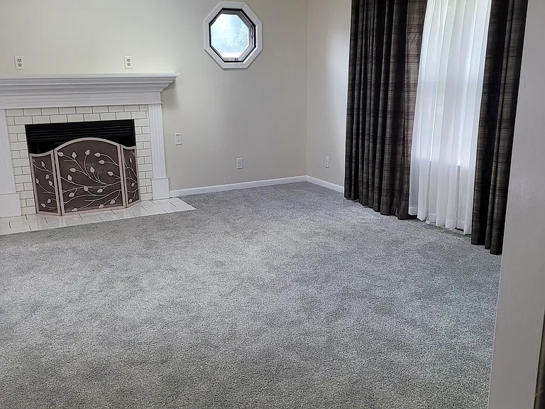 920 Princeton Dr — Photo 8