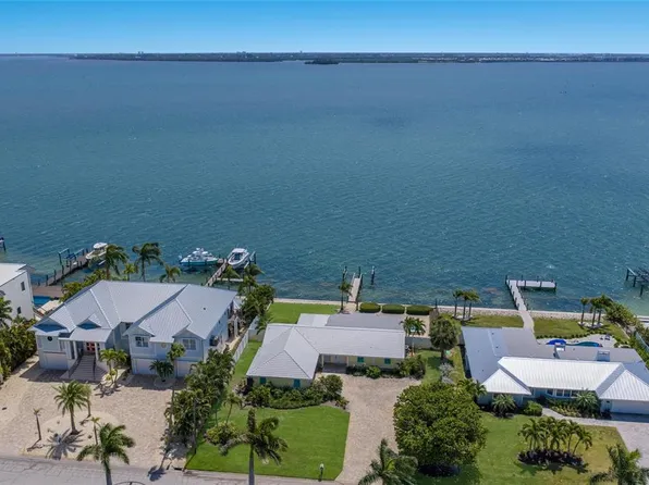 633 Key Royale Dr, Holmes Beach, FL 34217