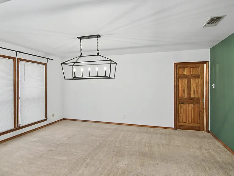 605 Pecos Trl — Photo 8