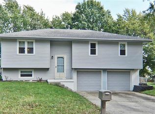 1412 NW 48th St, Blue Springs, MO 64015