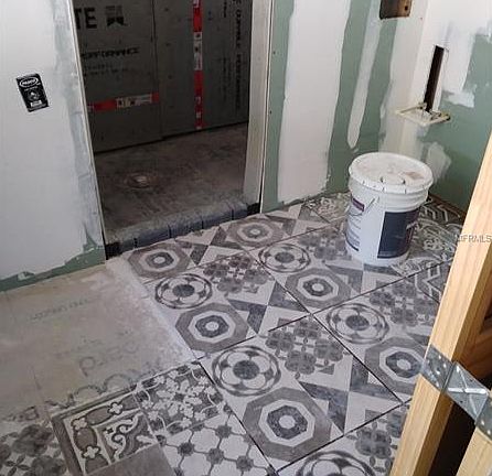 5th image of 305 E North St