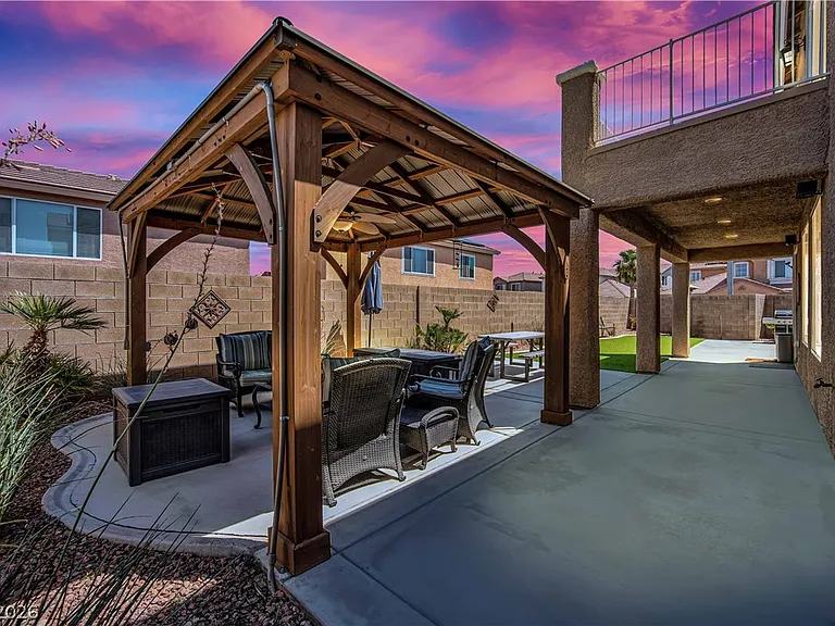 668 Sunrise Lake Pl — Photo 34