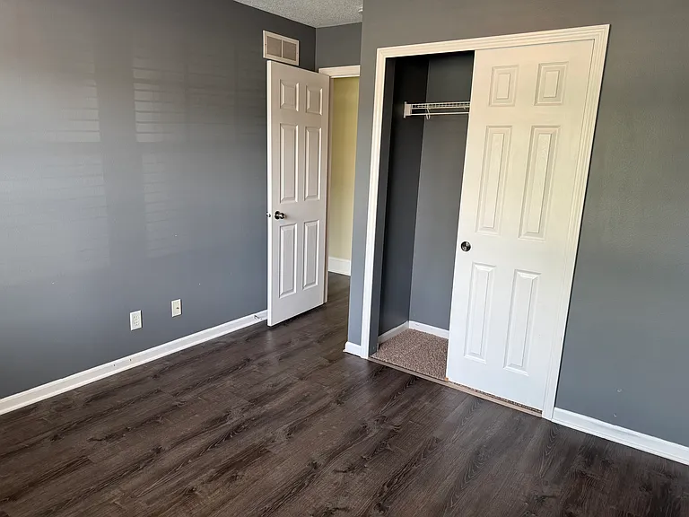 2801 E Diehl Ave — Photo 16
