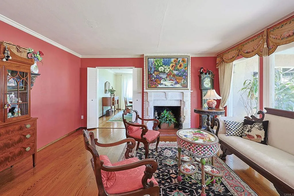 3 bed, 2.5 bath, 2335 sqft, $13,500 — Photo 4