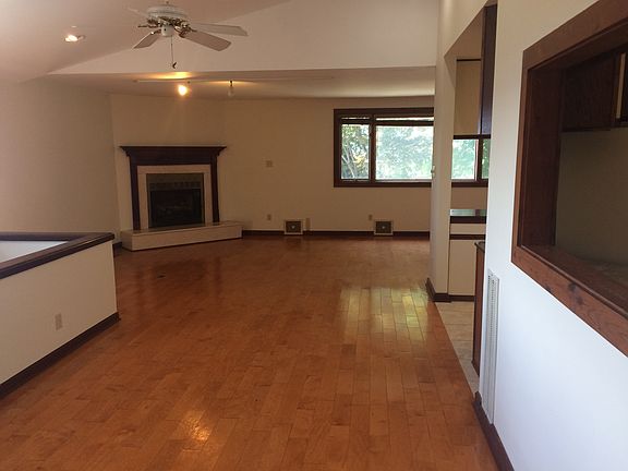 4th image of 440 Meadowlark Dr