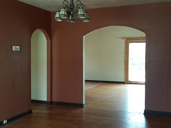 4th image of 1306 Jackson Ave