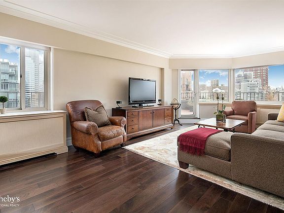 2nd image of 301 E 78th St APT Ph18c