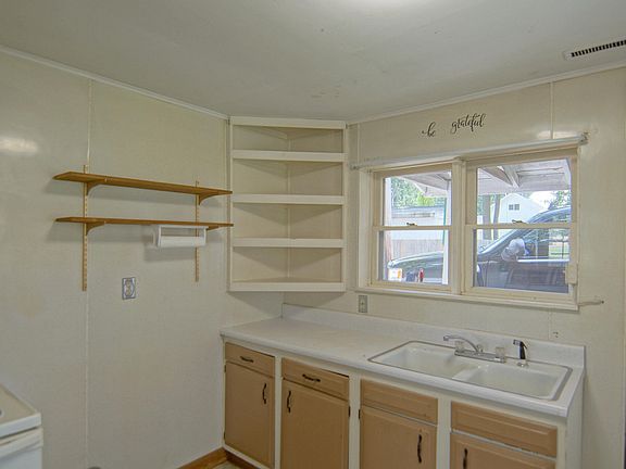 5th image of 113 W 5th St