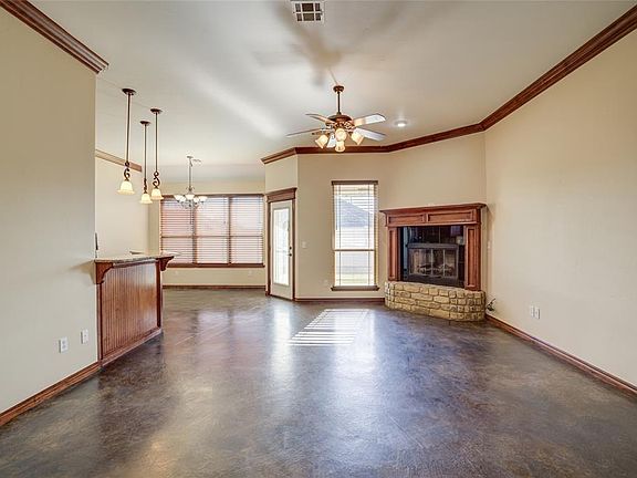 3rd image of 612 N Timber Rd