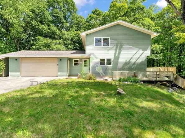 2660 Blackberry Ln NE, Grand Rapids, MI 49525