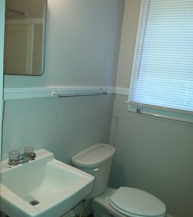 3rd image of 2725 Catalina Ave