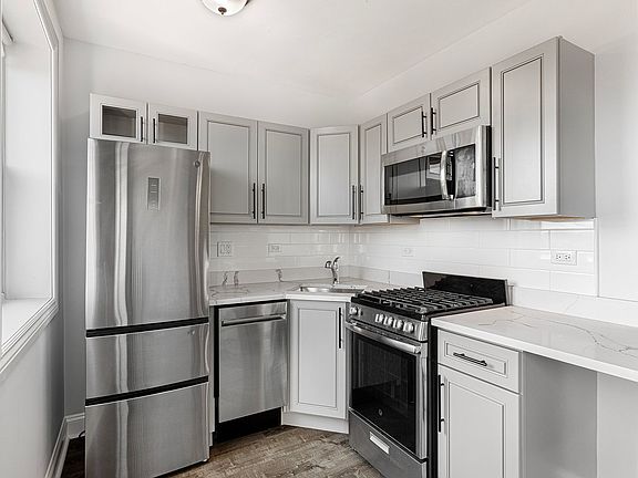 5th image of 1521 W Sherwin Ave #604