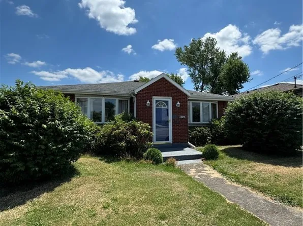 1329 W Crawford Ave, Connellsville, PA 15425