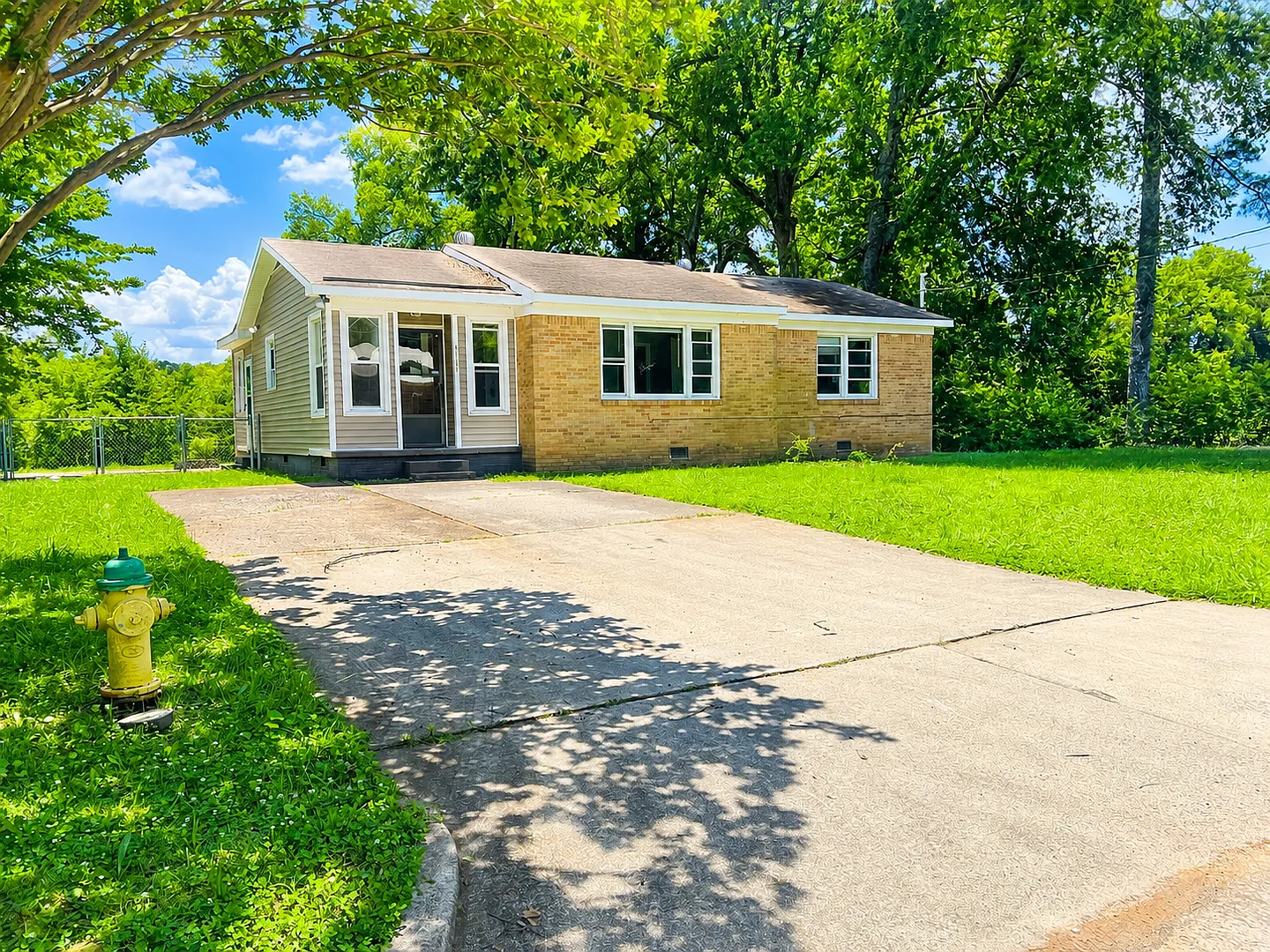 Coming Soon - 3bd/1ba Close to UAH — Photo 1