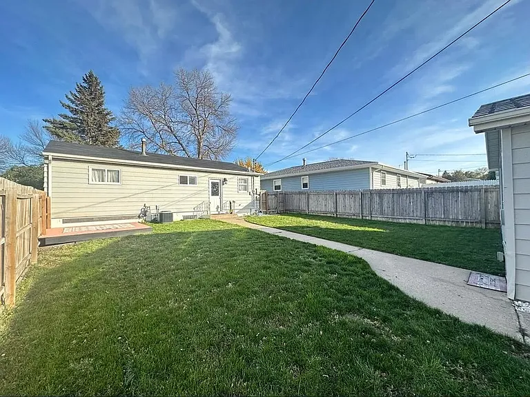 1108 6th St SW — Photo 3
