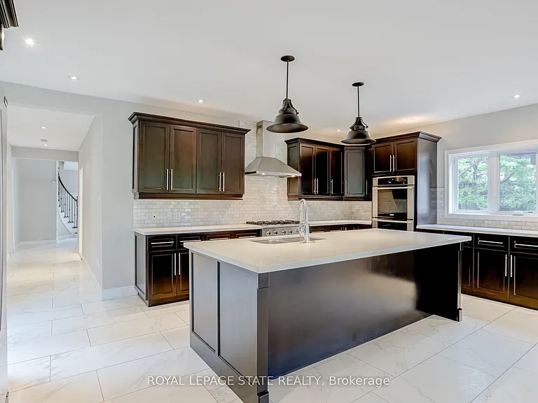 931 Southcote Rd — Photo 22