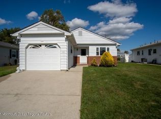 6 Beaumont Ct, Toms River, NJ
