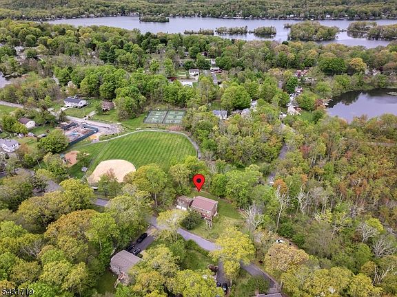 3rd image of 421 Glen Ridge Rd