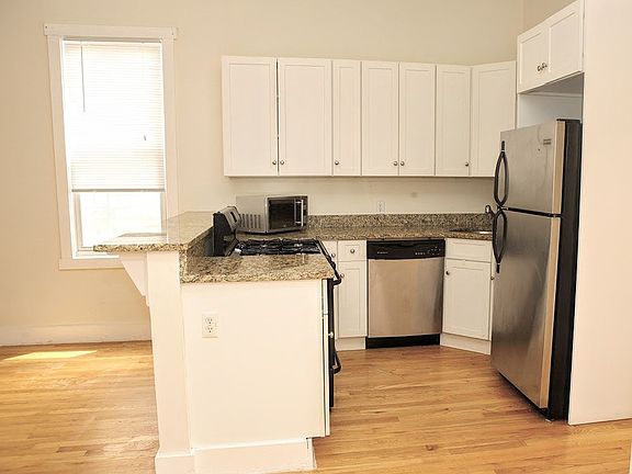 5th image of 457 Wayne St APT 3