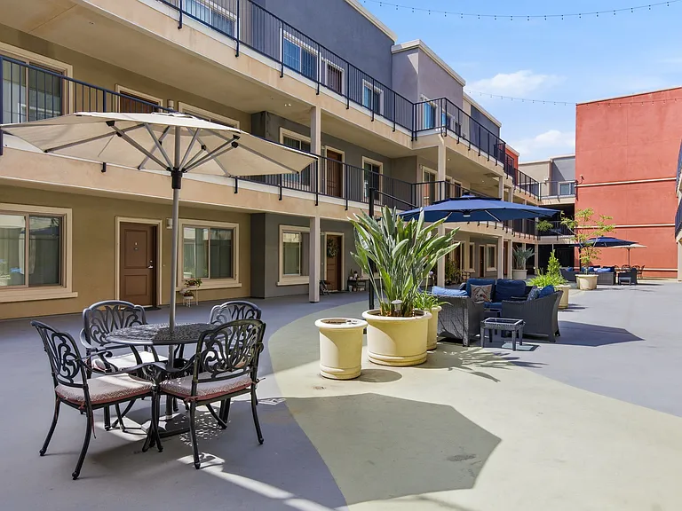 City Plaza Apartments — Photo 16