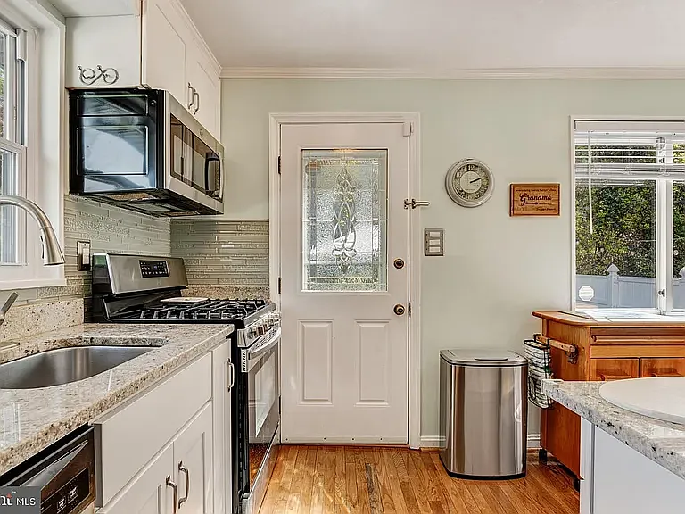 6409 The Pkwy — Photo 7