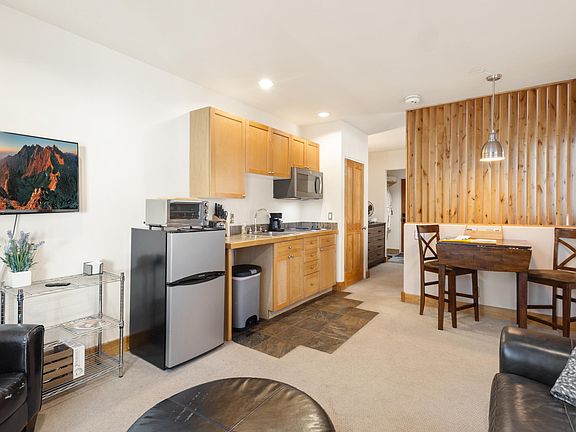 4th image of 619 W Columbia Ave #D201