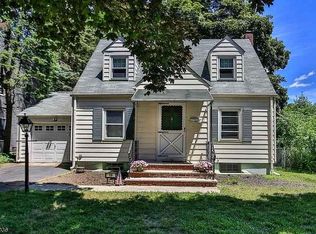 19 Bergen Pl, Mahwah, NJ 07430