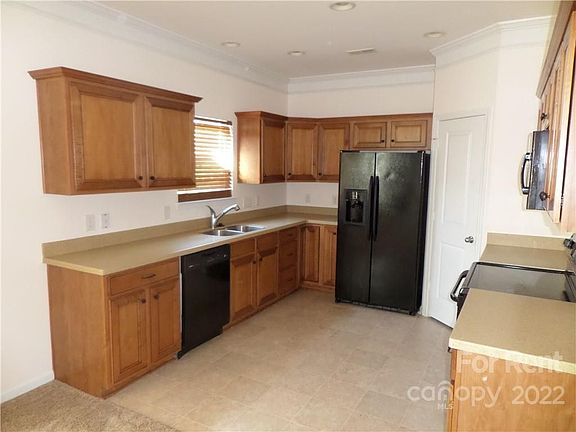 2nd image of 141 Weavers Glenn Pl