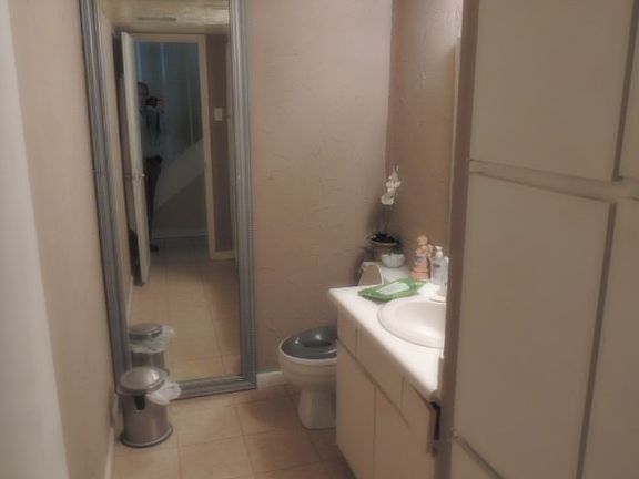 4th image of 737 Sceptre Cir