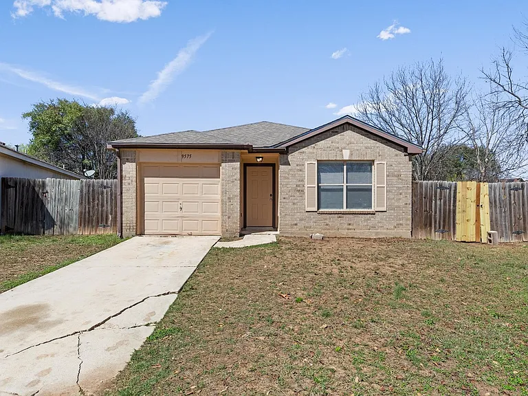 9575 Celine Dr — Photo 17