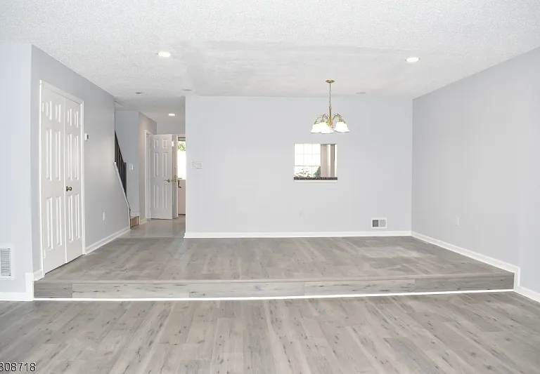 7 Kirby Ln — Photo 2