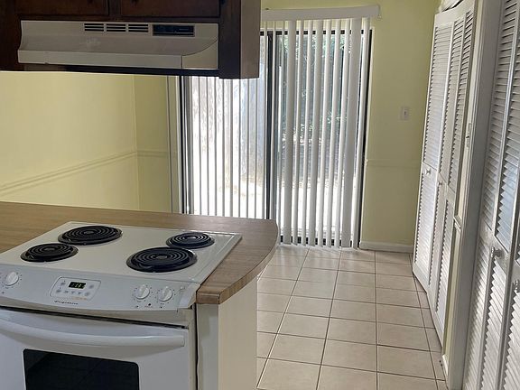 4th image of 2086 Admiral Ct #A