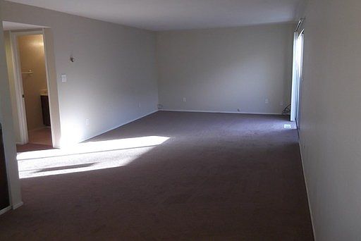 4th image of 2701 Lincoln Ln APT 2