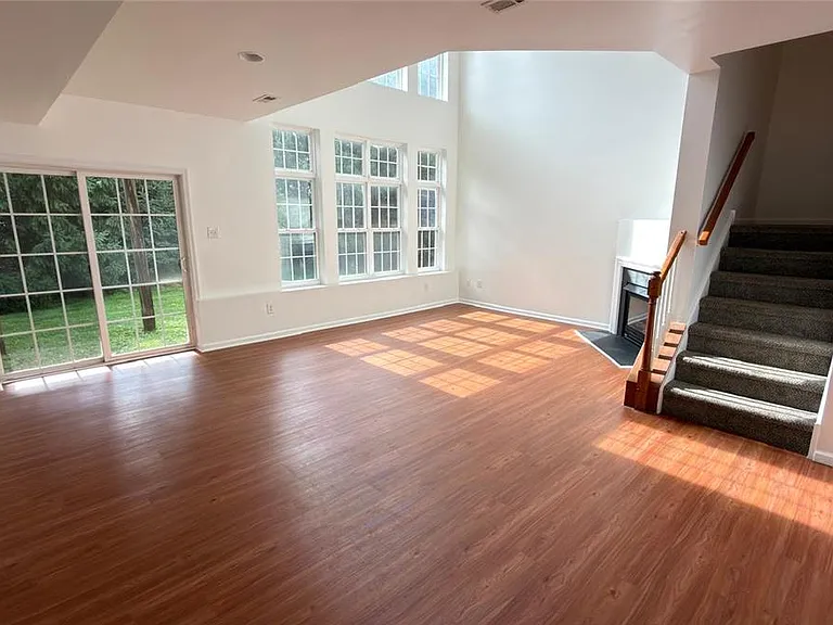 1071 King Way — Photo 22