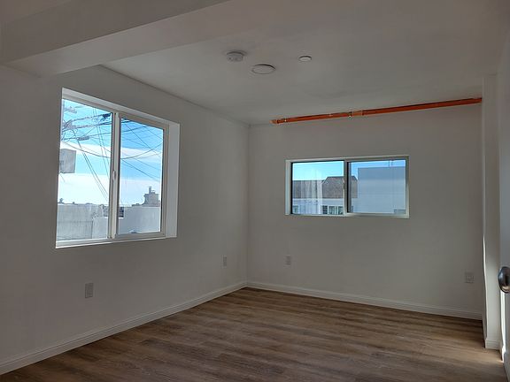 3rd image of 2400 17th Ave