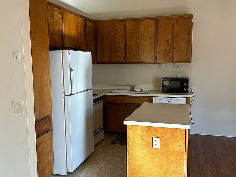 1020 Redondo Ave — Photo 2