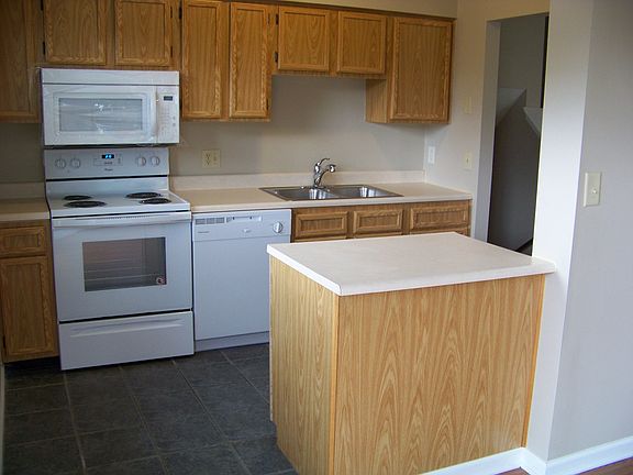 4th image of 5821 Coralberry Dr
