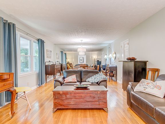 5th image of 1404 Forest Dr SE