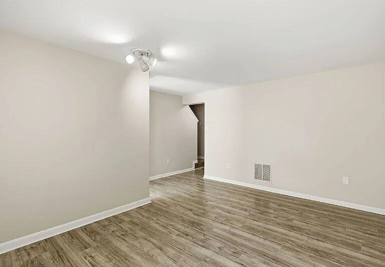 927 Pirates Ct — Photo 25