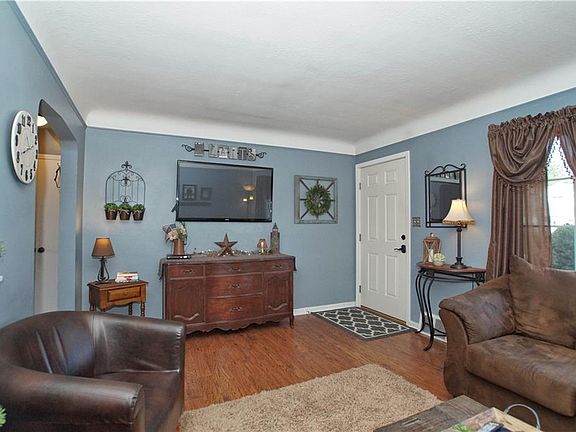 4th image of 29050 Weber Ave
