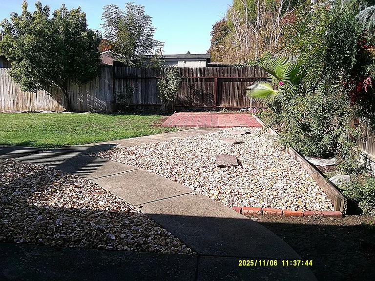 390 S Almond St — Photo 45