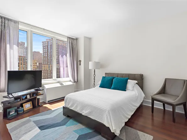 60 Riverside Boulevard image 10 of 11