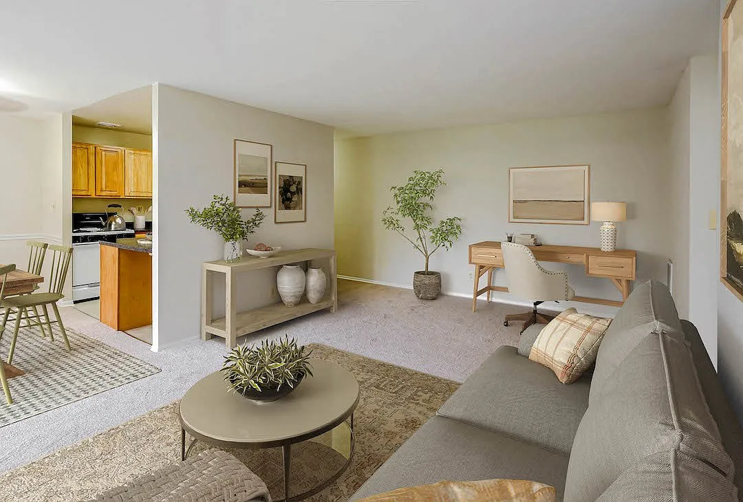 Laurel Park & Laurelton Court — Photo 4
