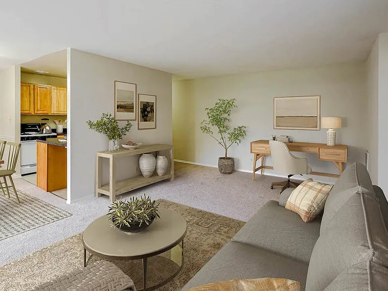 Laurel Park & Laurelton Court — Photo 4