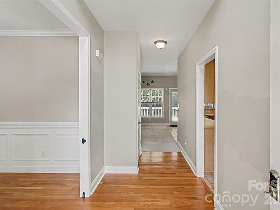 4th image of 2762 Island Point Dr NW