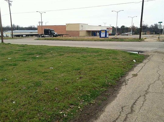 2nd image of 3000 N 19th St