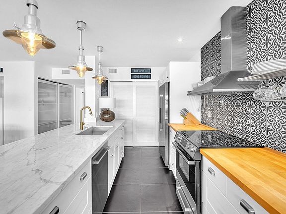 4th image of 330 SE 20th Avenue #513